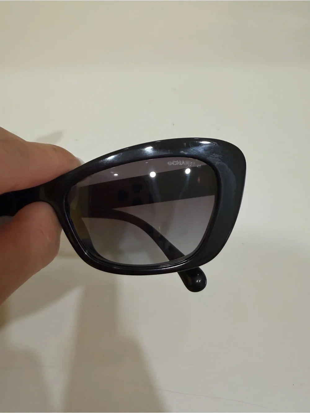 CHANEL Black Oversized Gradient Sunglasses with Quilted Case - Chic Logo Accent